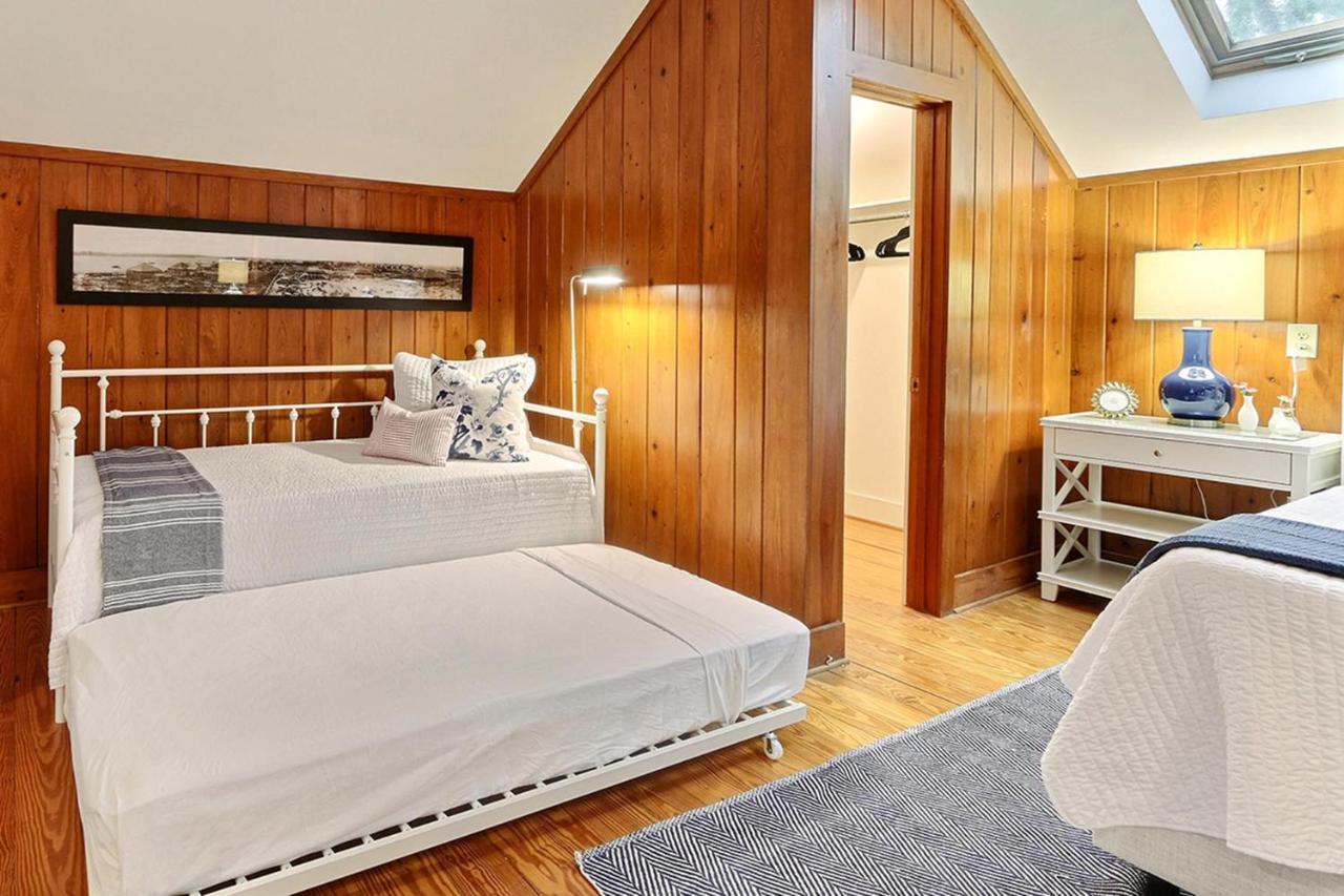 Captain's Quarters On Lafayette *